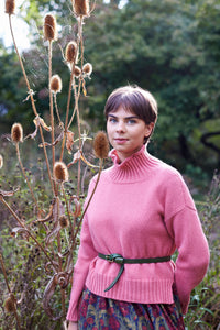 Islay Cropped Jumper in Sand Rose Lambswool